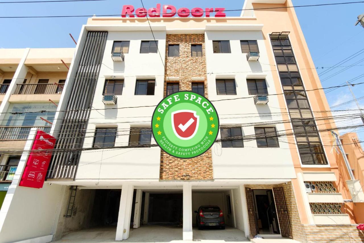 RedDoorz near SM Bicutan Hotel Paranaque City Buitenkant foto