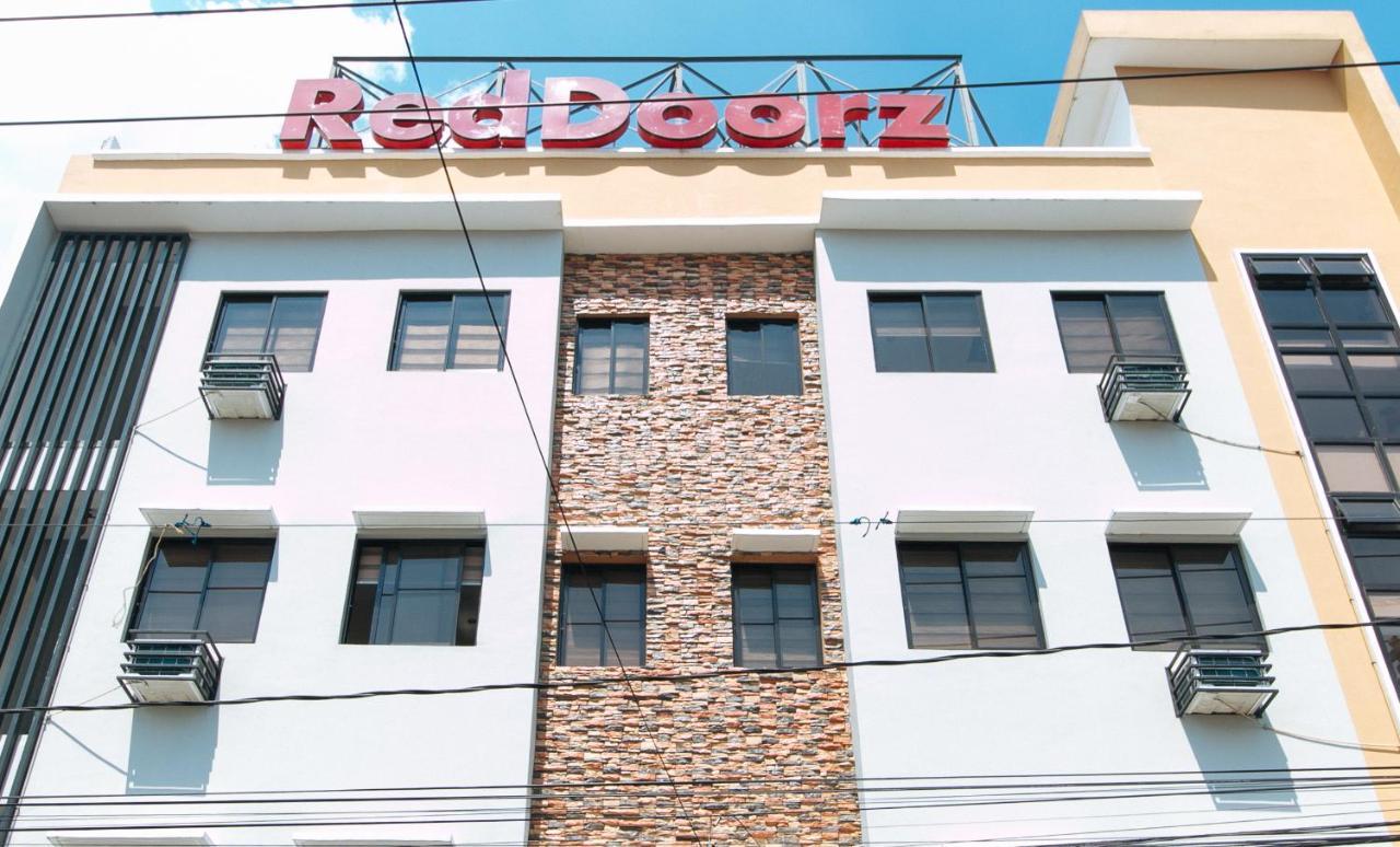 RedDoorz near SM Bicutan Hotel Paranaque City Buitenkant foto