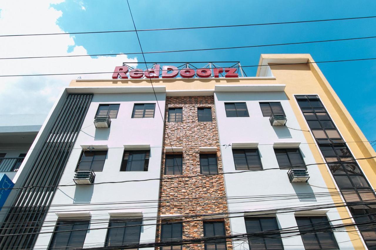 RedDoorz near SM Bicutan Hotel Paranaque City Buitenkant foto