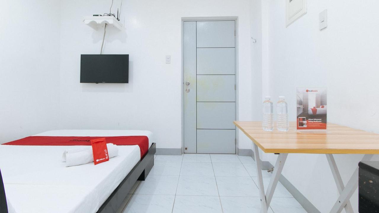 RedDoorz near SM Bicutan Hotel Paranaque City Buitenkant foto
