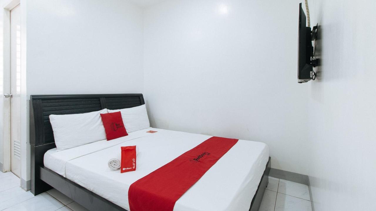 RedDoorz near SM Bicutan Hotel Paranaque City Buitenkant foto