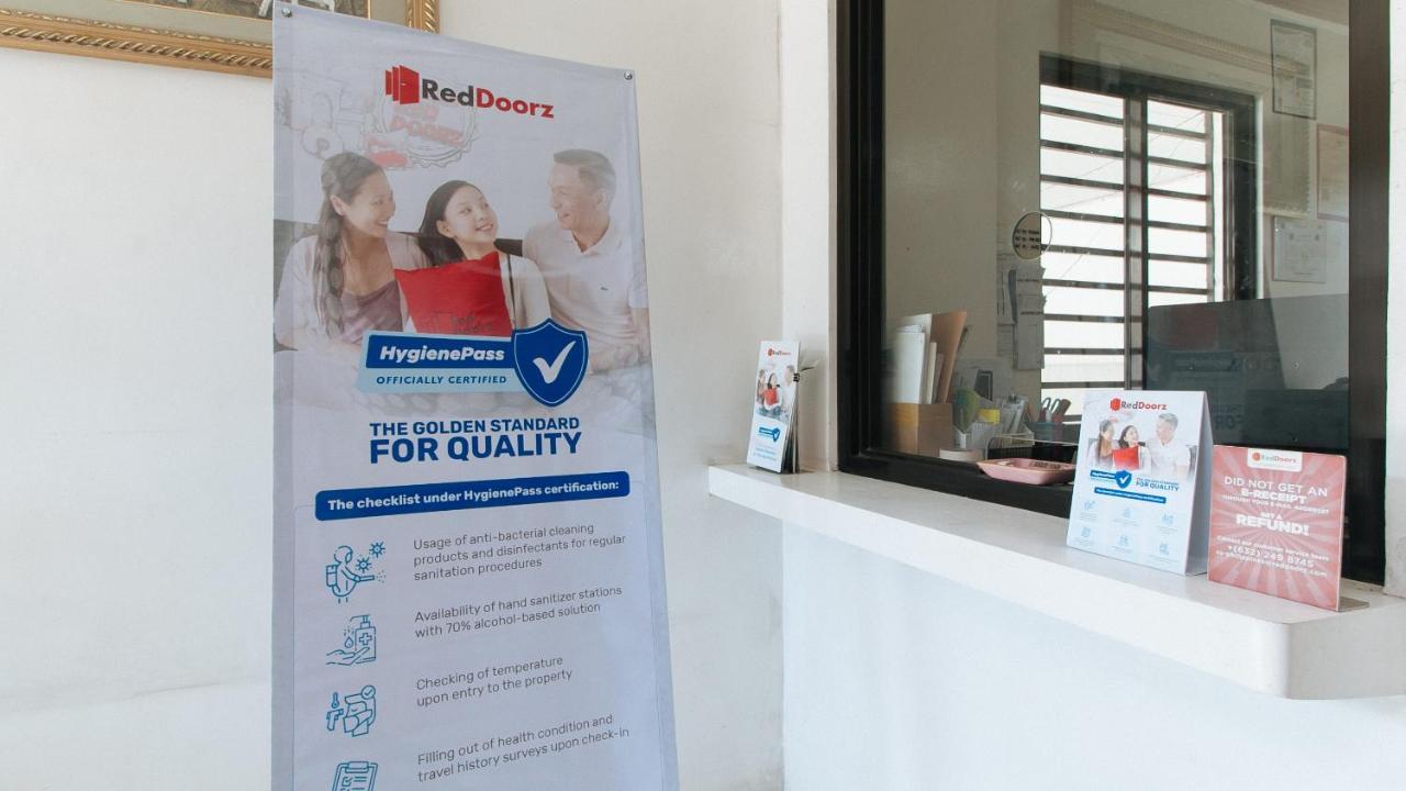 RedDoorz near SM Bicutan Hotel Paranaque City Buitenkant foto