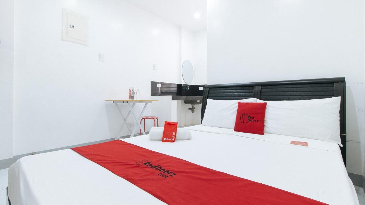 RedDoorz near SM Bicutan Hotel Paranaque City Buitenkant foto