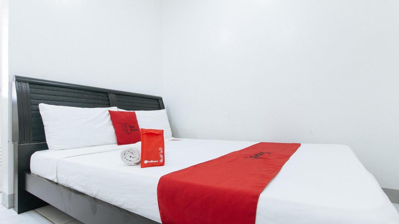 RedDoorz near SM Bicutan Hotel Paranaque City Buitenkant foto
