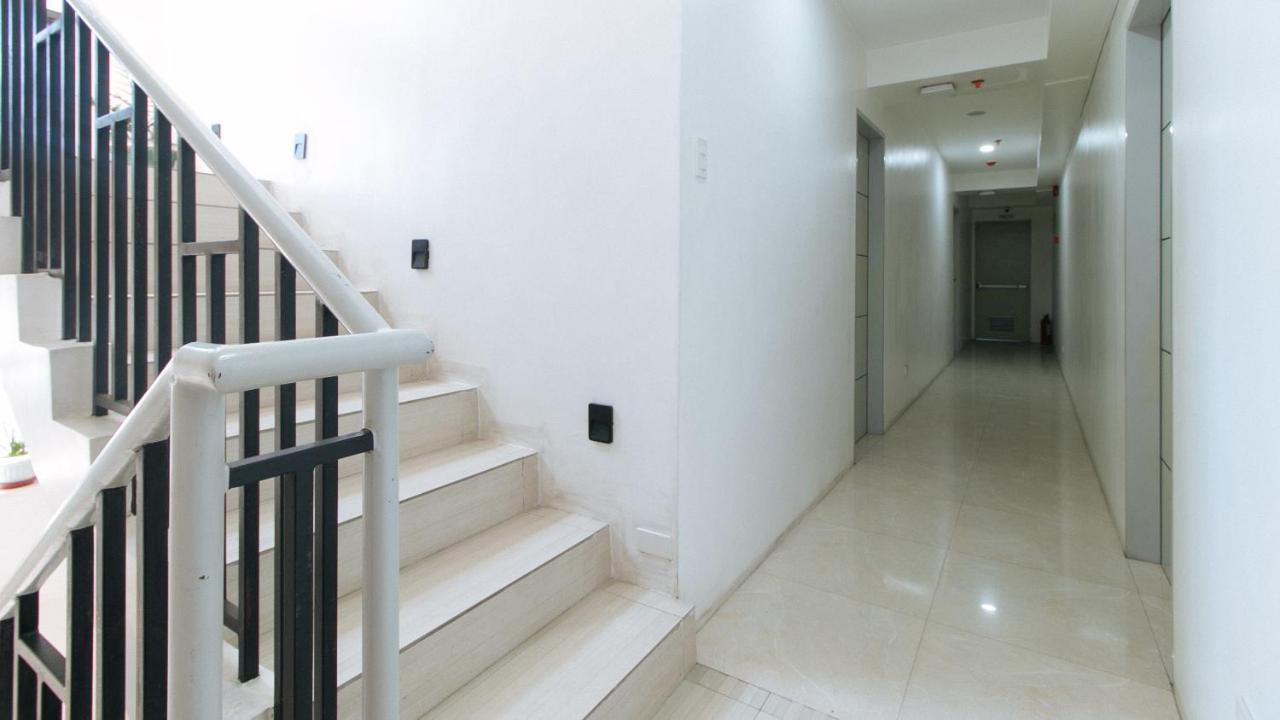 RedDoorz near SM Bicutan Hotel Paranaque City Buitenkant foto