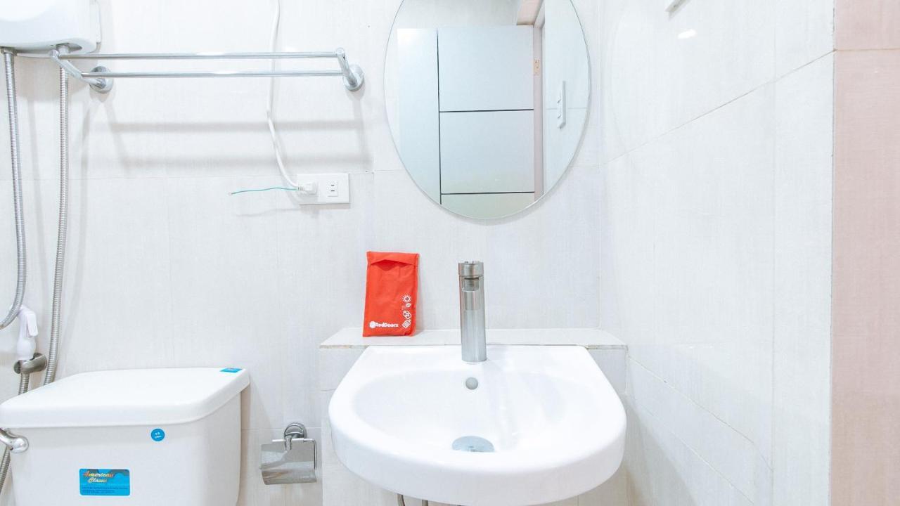 RedDoorz near SM Bicutan Hotel Paranaque City Buitenkant foto