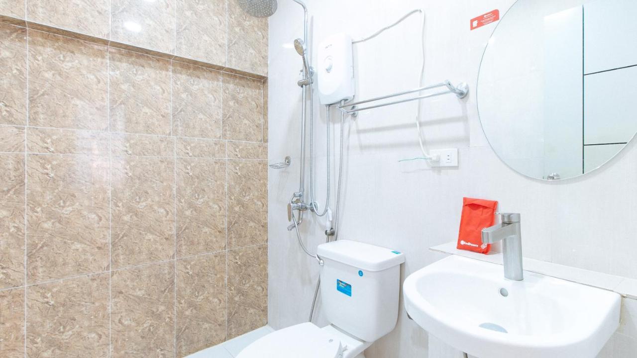 RedDoorz near SM Bicutan Hotel Paranaque City Buitenkant foto