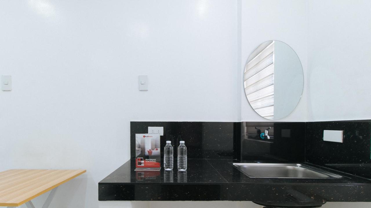 RedDoorz near SM Bicutan Hotel Paranaque City Buitenkant foto