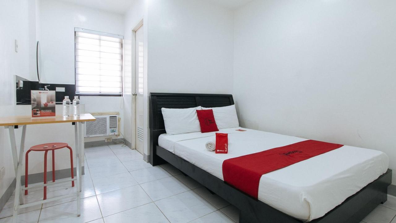 RedDoorz near SM Bicutan Hotel Paranaque City Buitenkant foto
