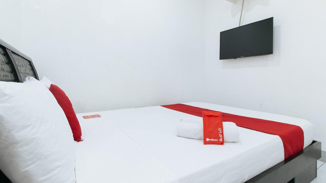 RedDoorz near SM Bicutan Hotel Paranaque City Buitenkant foto