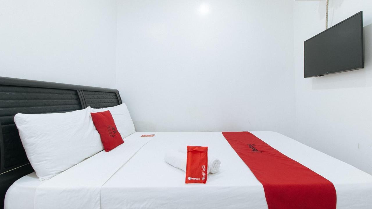 RedDoorz near SM Bicutan Hotel Paranaque City Buitenkant foto