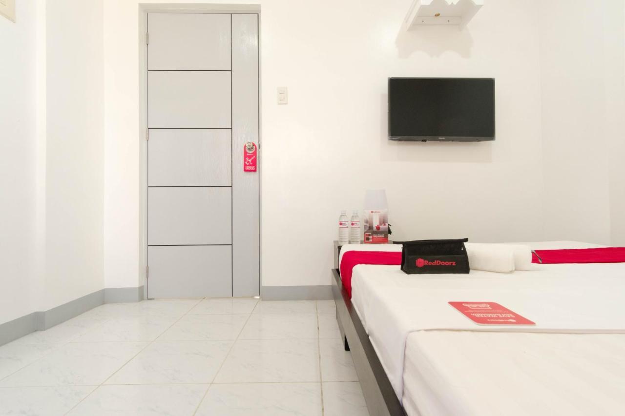 RedDoorz near SM Bicutan Hotel Paranaque City Buitenkant foto