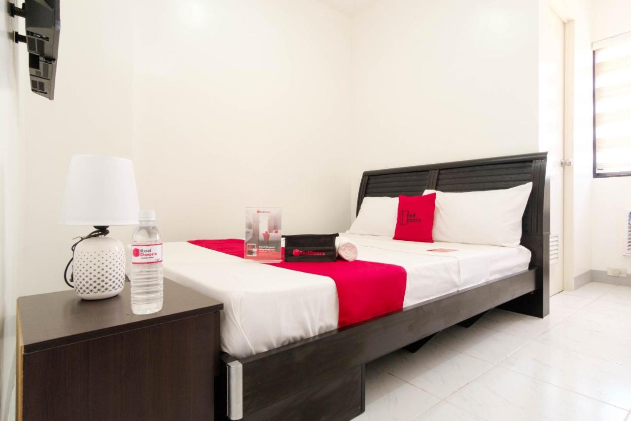 RedDoorz near SM Bicutan Hotel Paranaque City Buitenkant foto