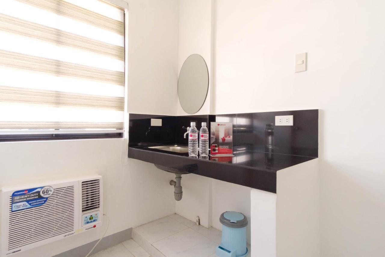 RedDoorz near SM Bicutan Hotel Paranaque City Buitenkant foto