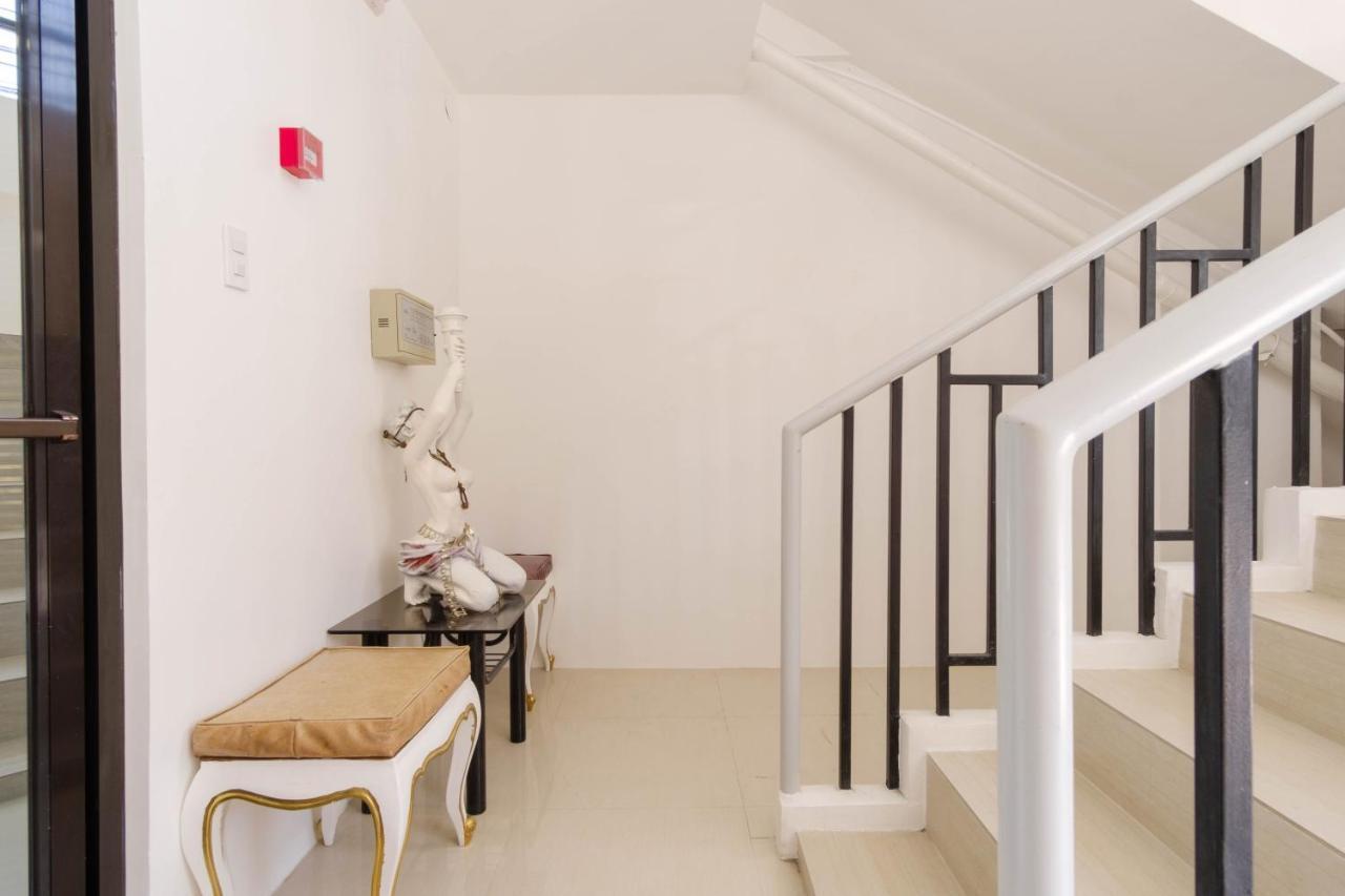 RedDoorz near SM Bicutan Hotel Paranaque City Buitenkant foto
