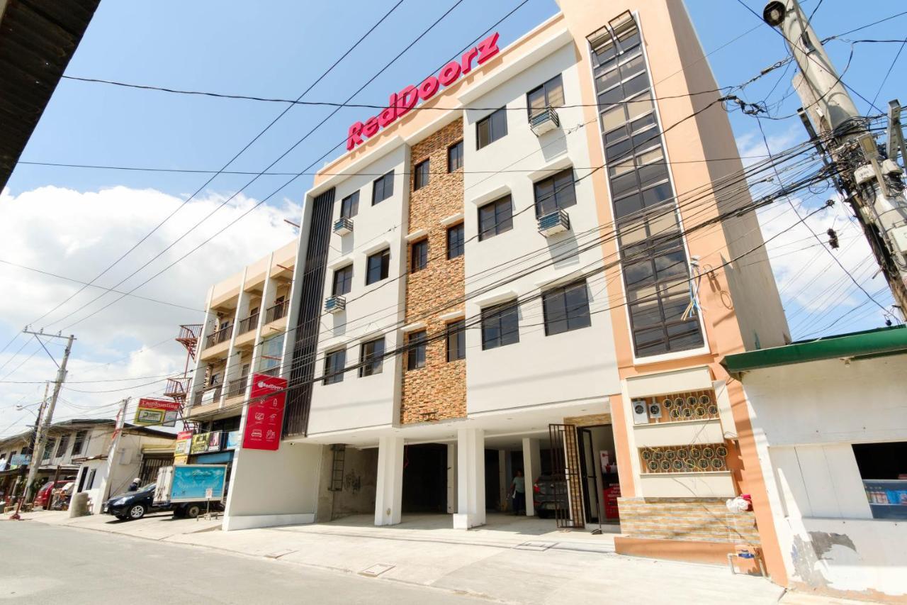 RedDoorz near SM Bicutan Hotel Paranaque City Buitenkant foto